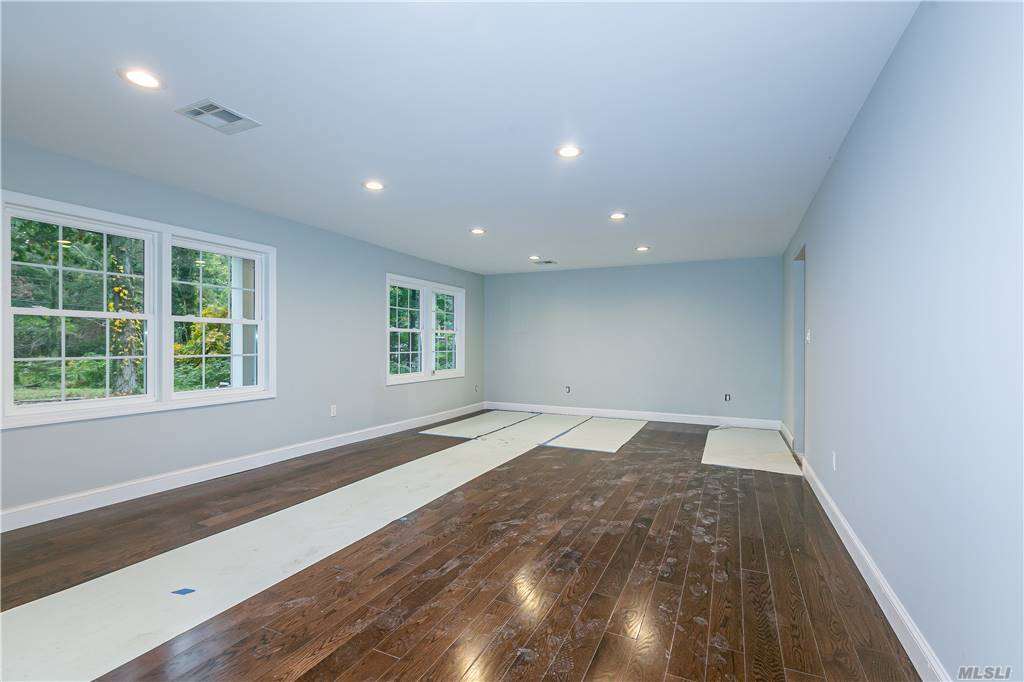 380 Woodbury Rd, Woodbury