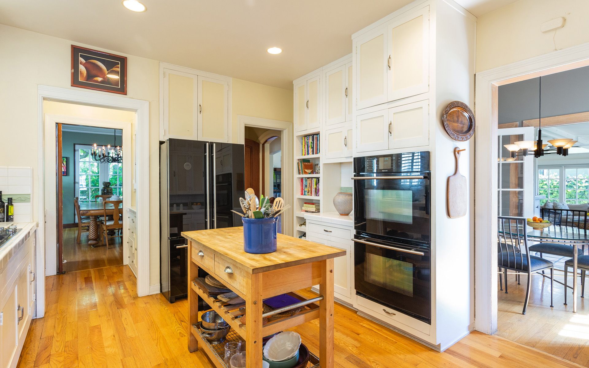 329 N Van Ness Ave, Larchmont