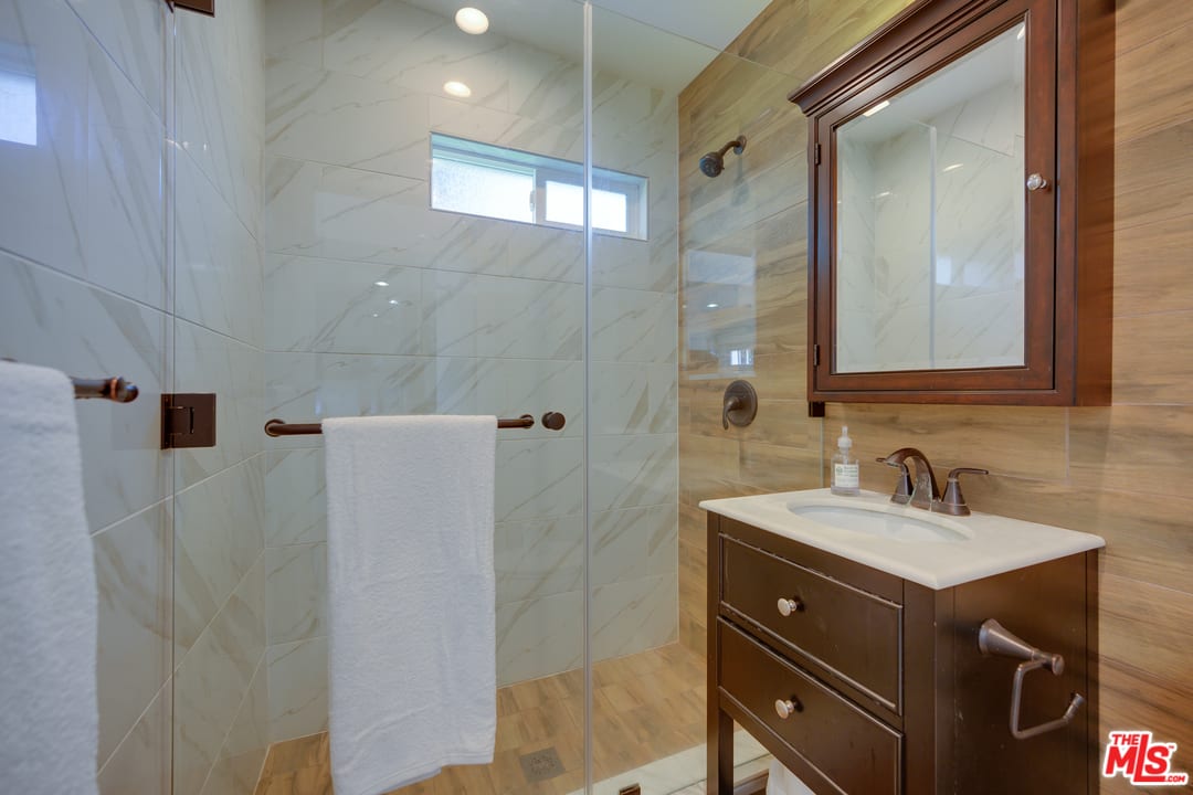 3752 Ocean View Ave, Los Angeles, CA 90066
