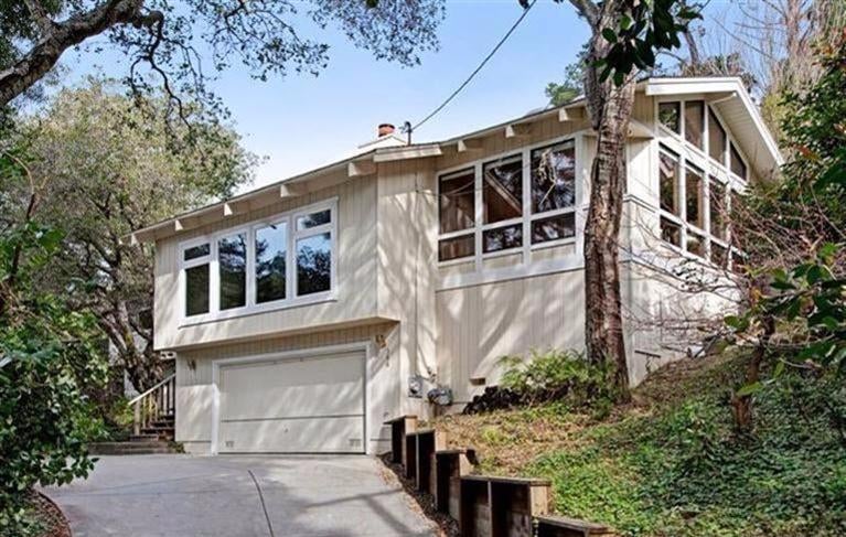 386 Woodside Ave