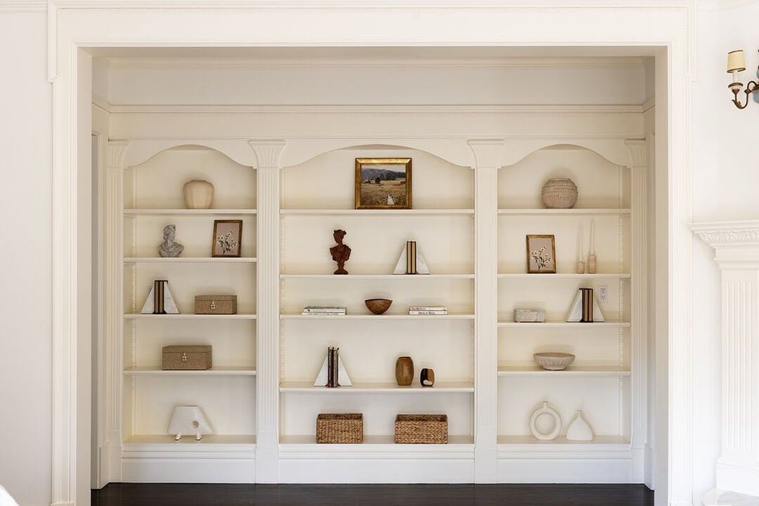 Mandeville Canyon Rd, 90049