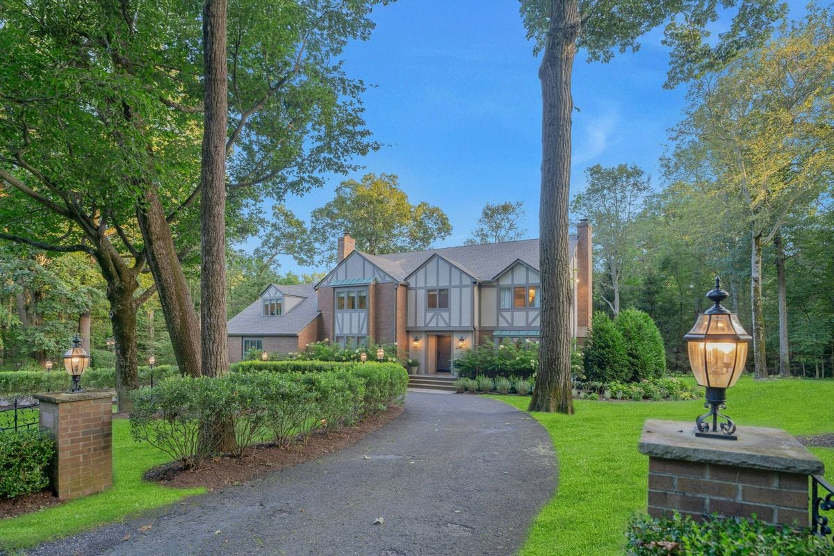 9 Deerfield Drive