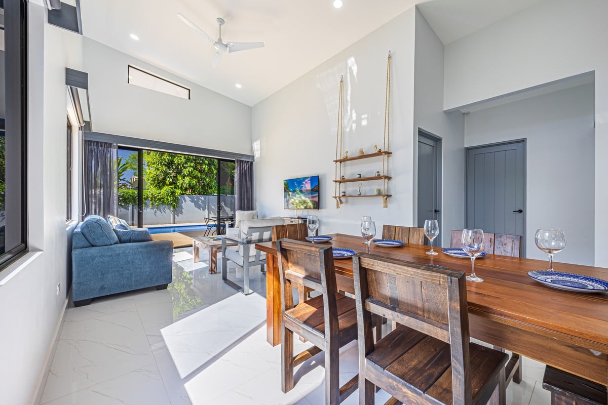 0.12 ACRES – 3 Bedrooms Newly Built Modern Home, With Pool & Privacy, Only 4min to the Beach!!!