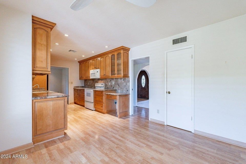 8555 E Via De Los Libros