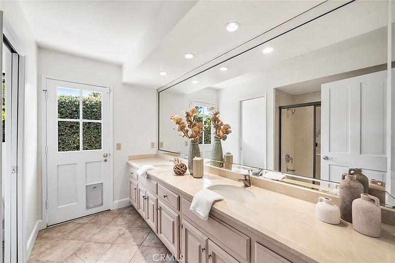 10982 Bent Tree Rd, Santa Ana, CA 92705