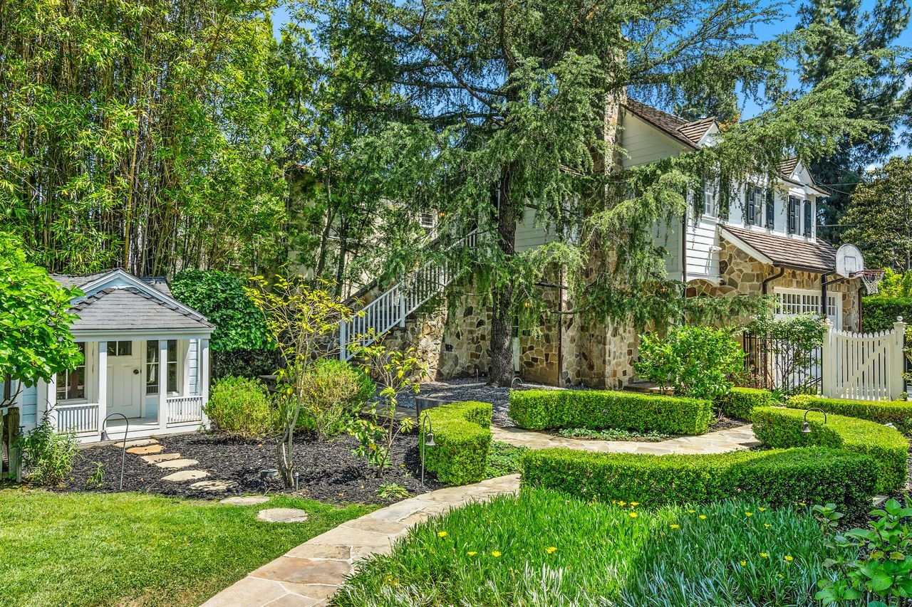 English Country Manor In Toluca Lake