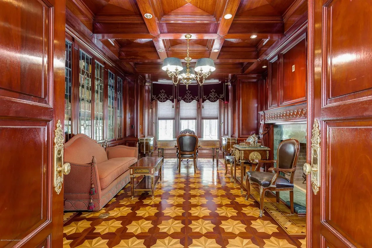 4158 Commonwealth Ave