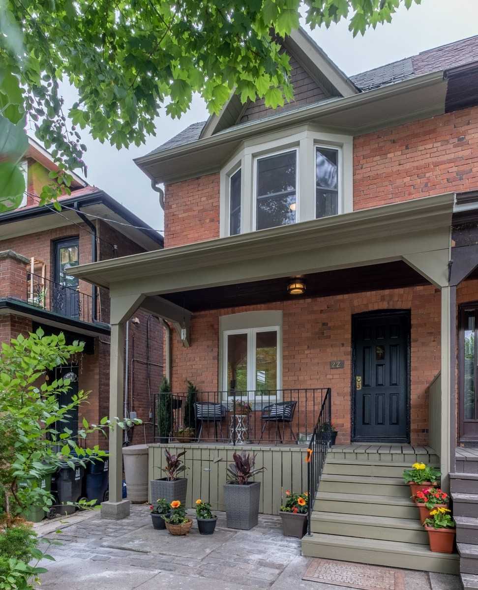 22 Bloomfield Ave