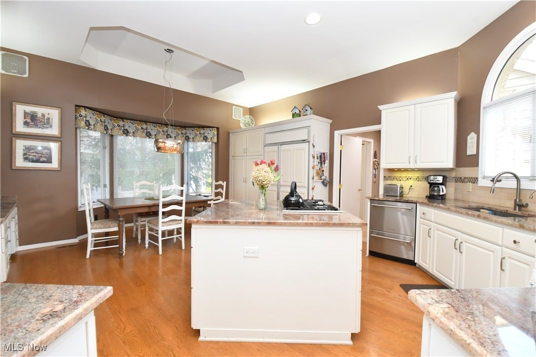 9 Longmeadow Ln
