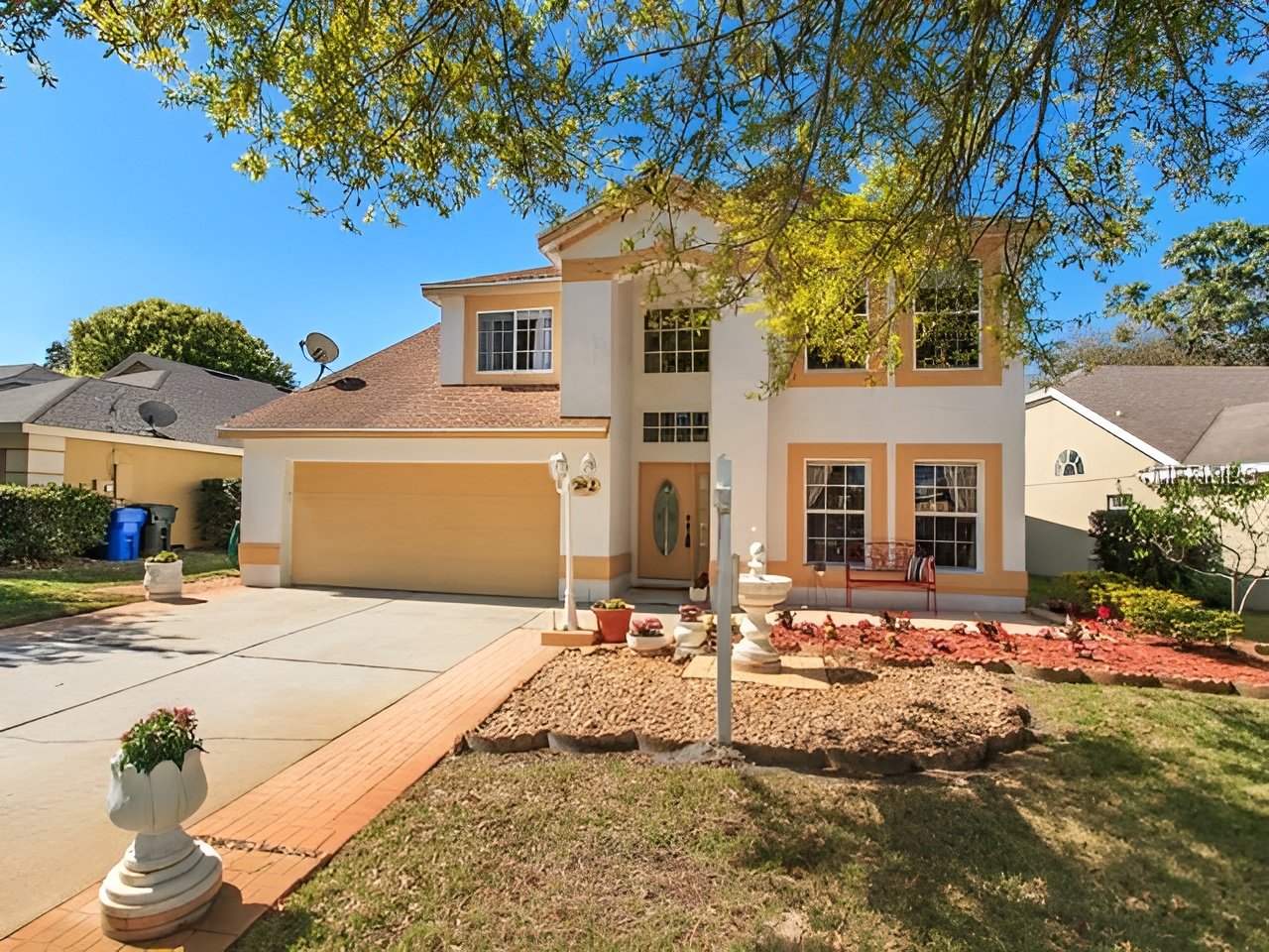 982 N Lake Claire Cir
