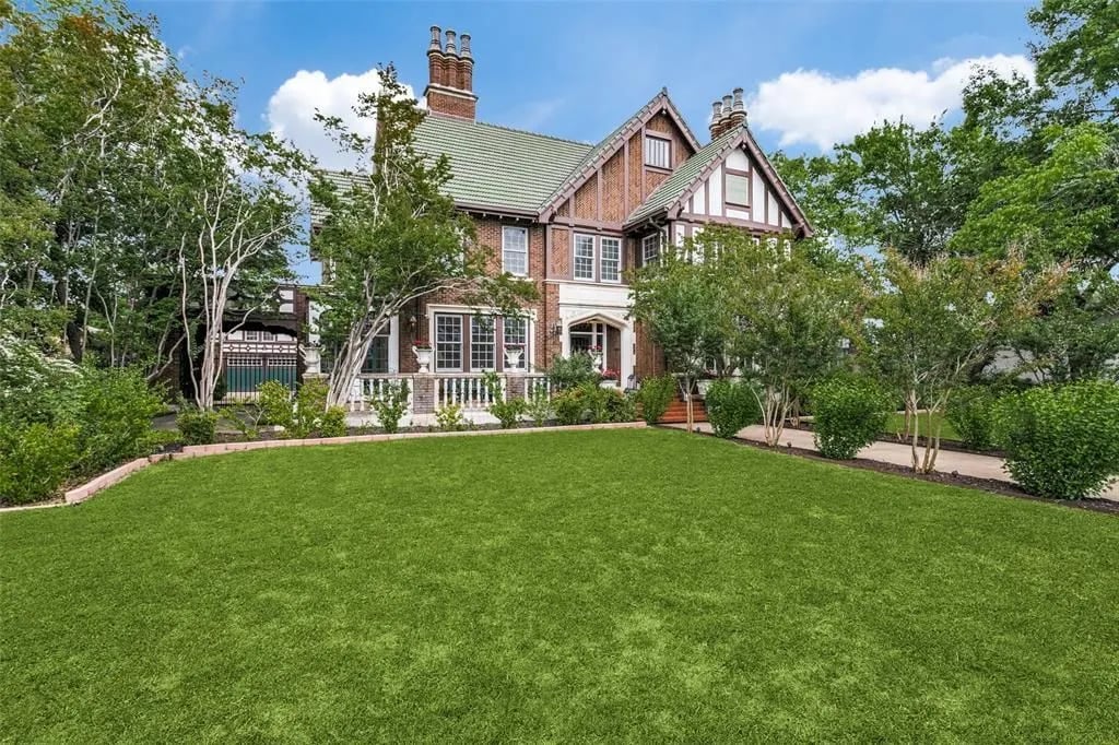 The Crown Jewel of Swiss Avenue Could Be Yours for $3.15 Million