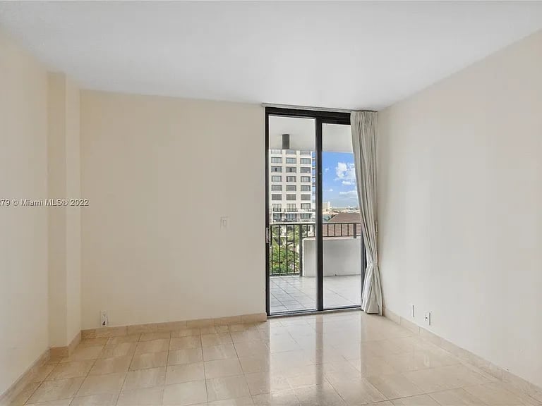520 Brickell Key Dr #A704