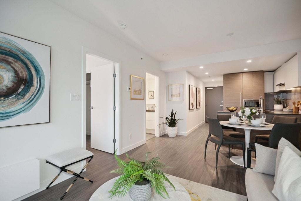 13615 Fraser Hwy, #402