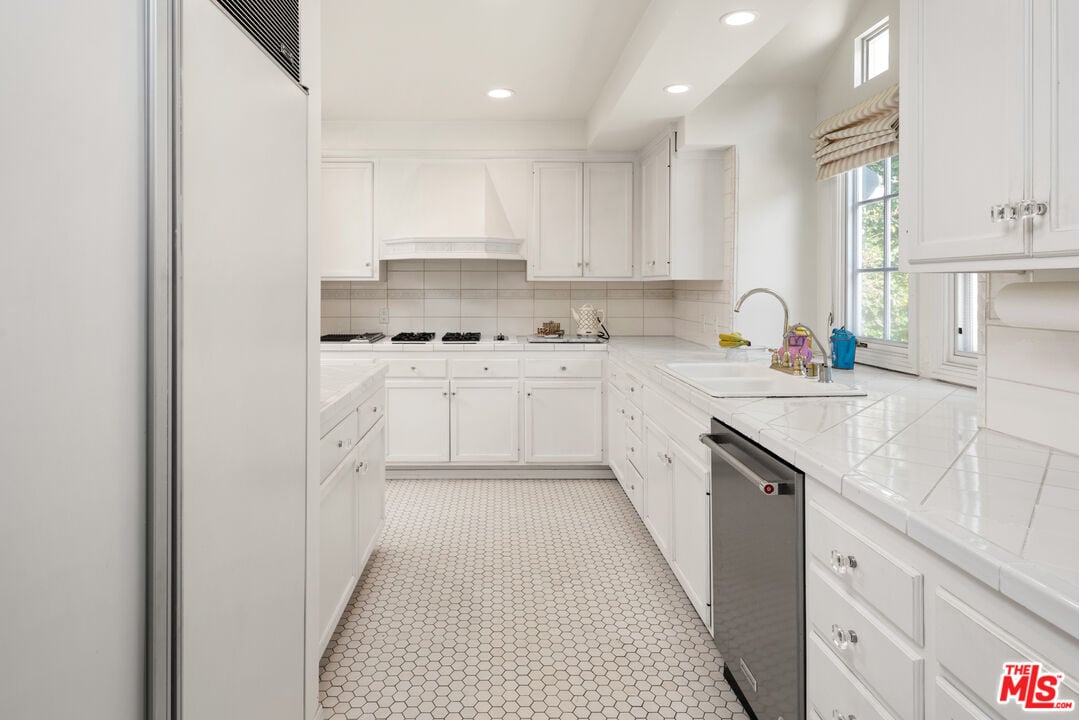2247 COLDWATER CANYON DR