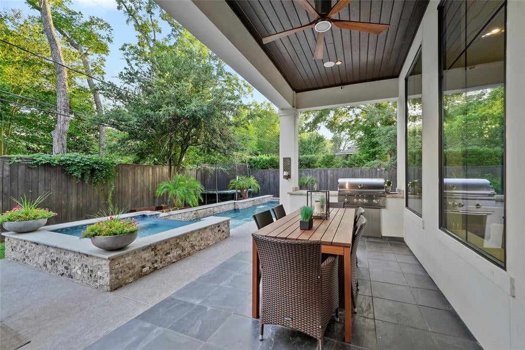 11313 Surrey Oaks Ln