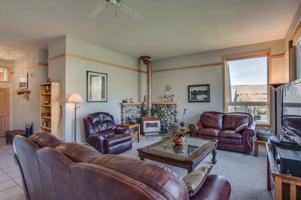 325 Lake Front Rd