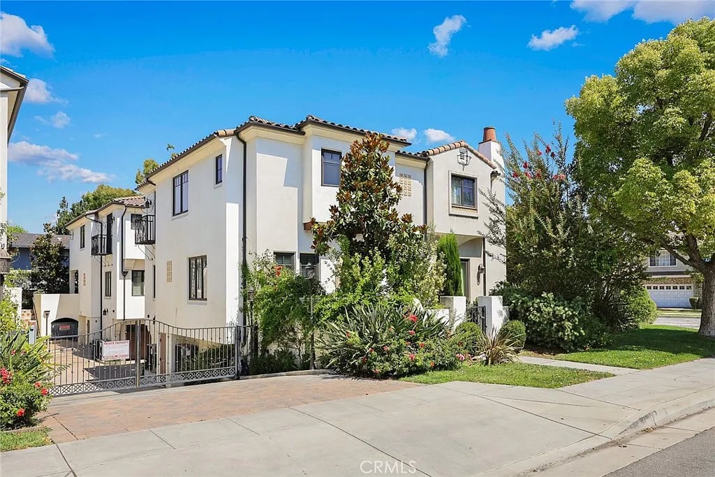 1068 Sunset Blvd #A
