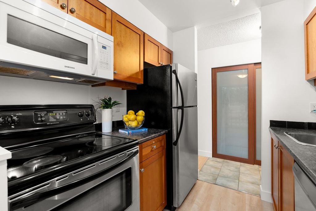 1550 Chesterfield Ave, #107
