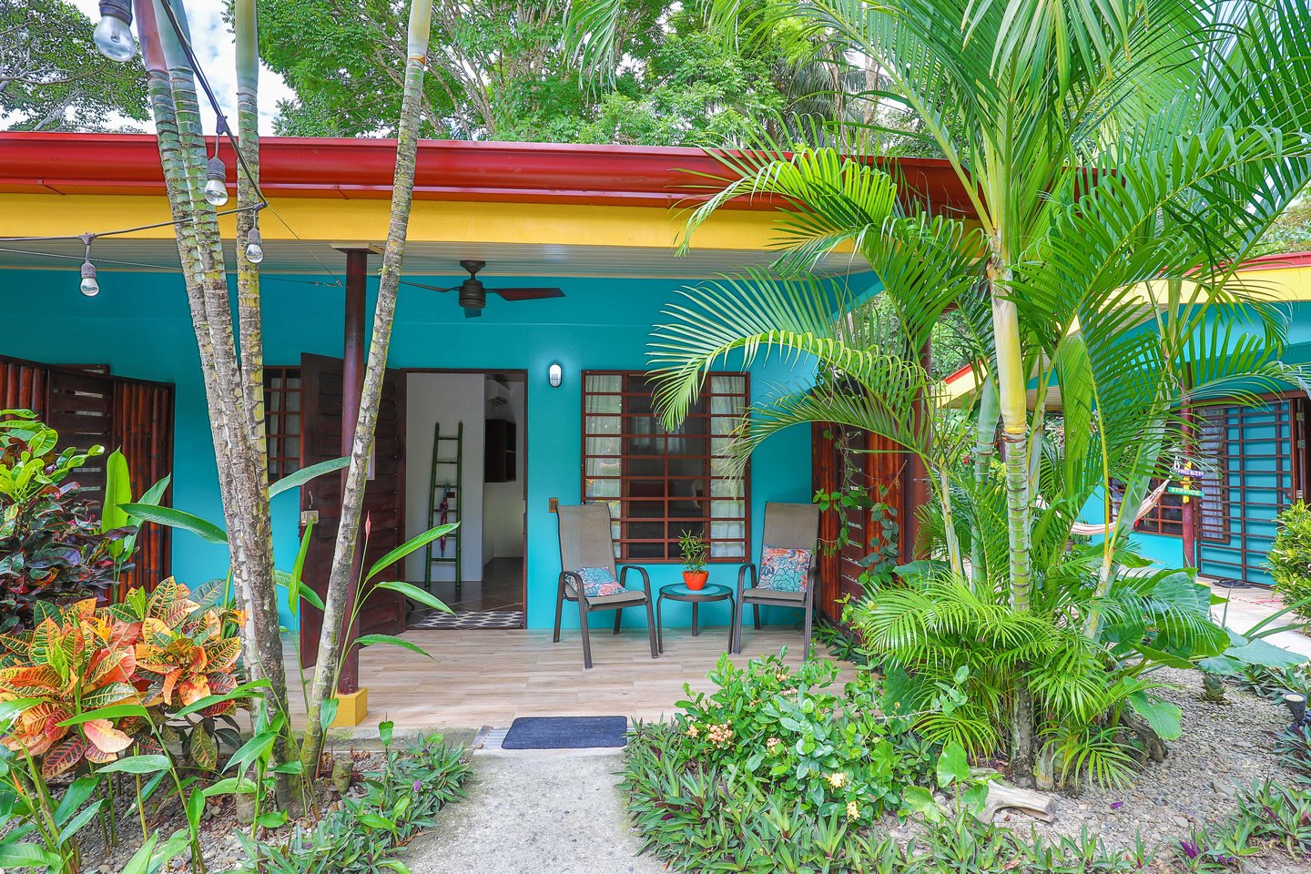 SUCCESSFUL BOUTIQUE HOTEL WITH OWNER’S HOME BY THE BEACH IN UVITA