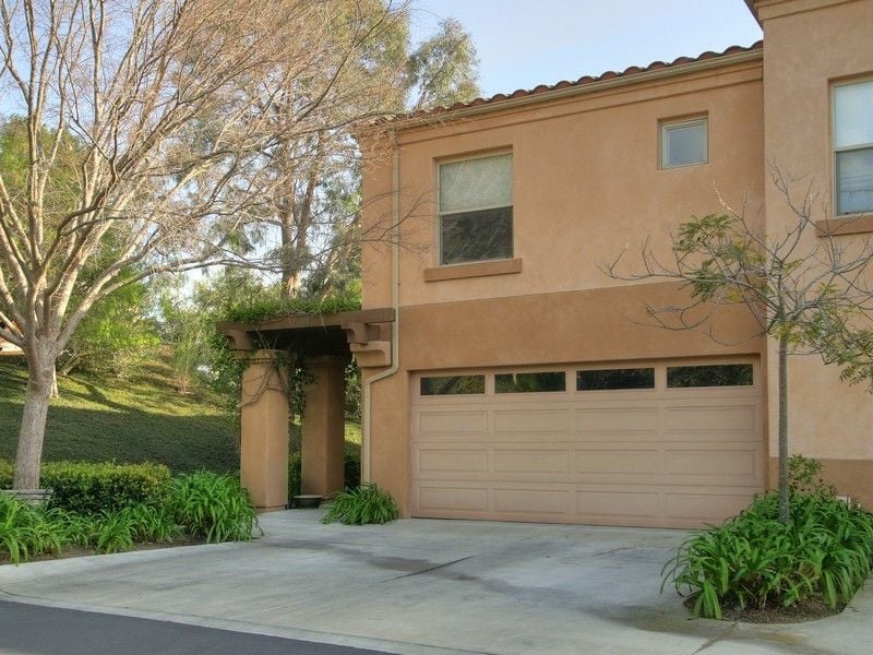 300 Grenoble Rd