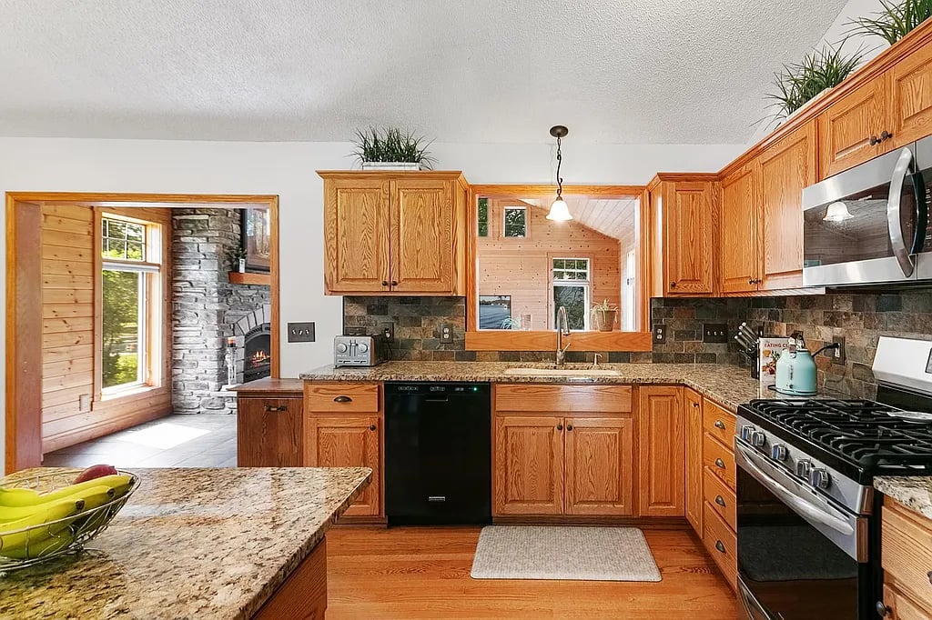 96 Maple Ln