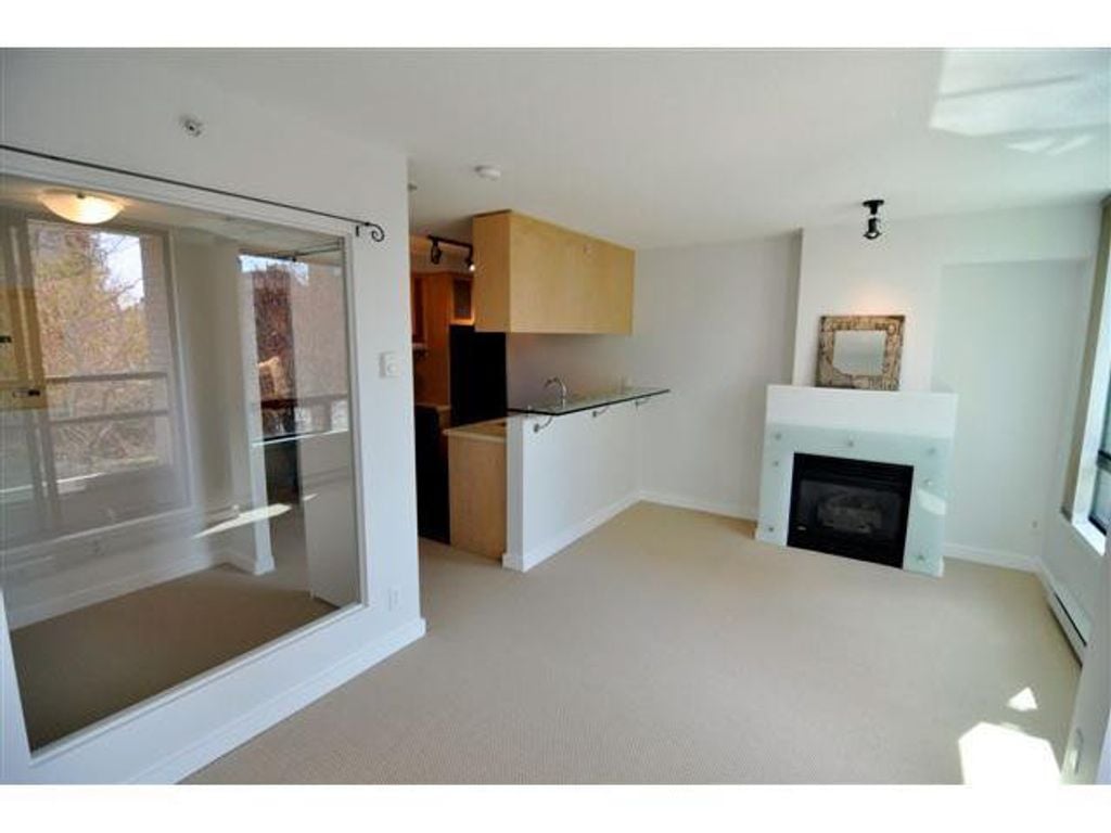 1003 Burnaby St #206