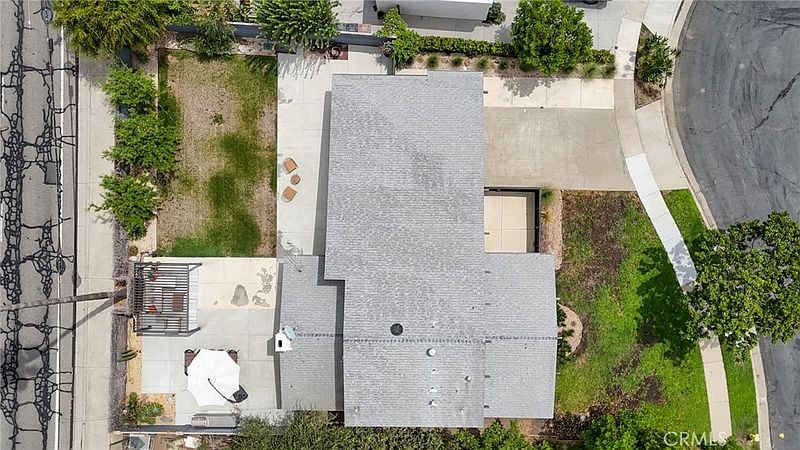 421 Larry Ln
