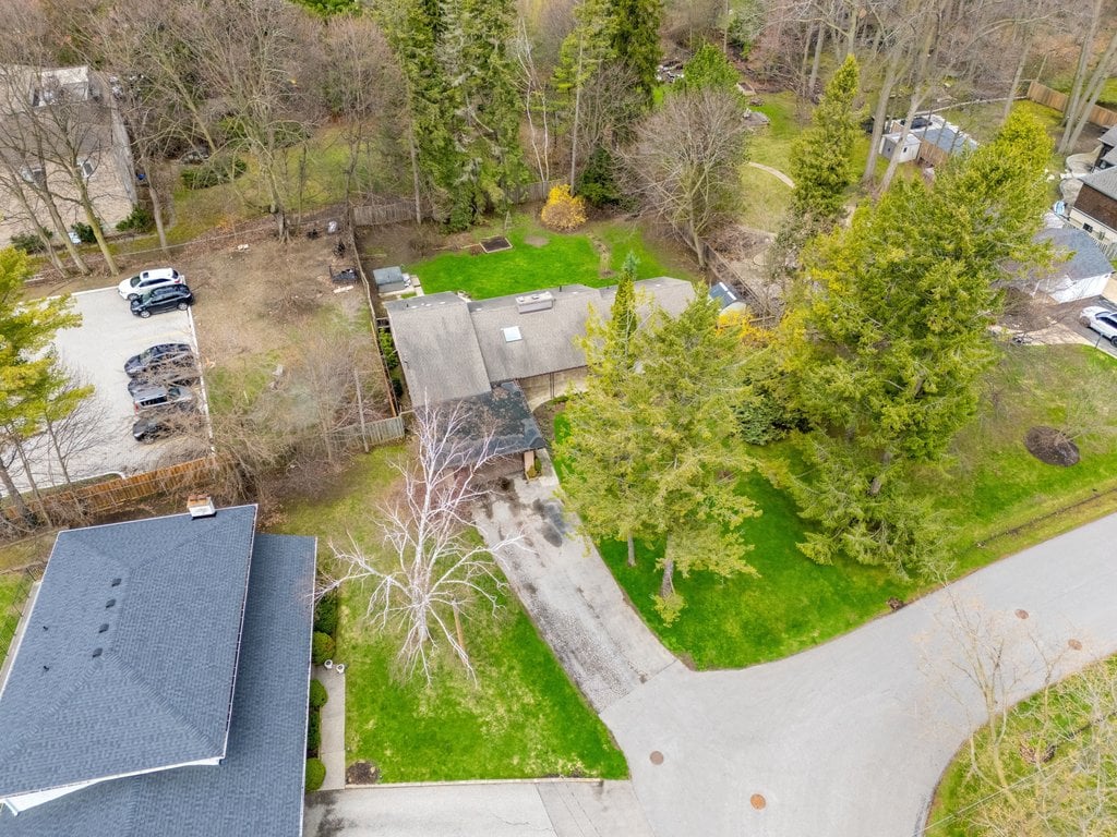 35 Hollyrood Heights Dr