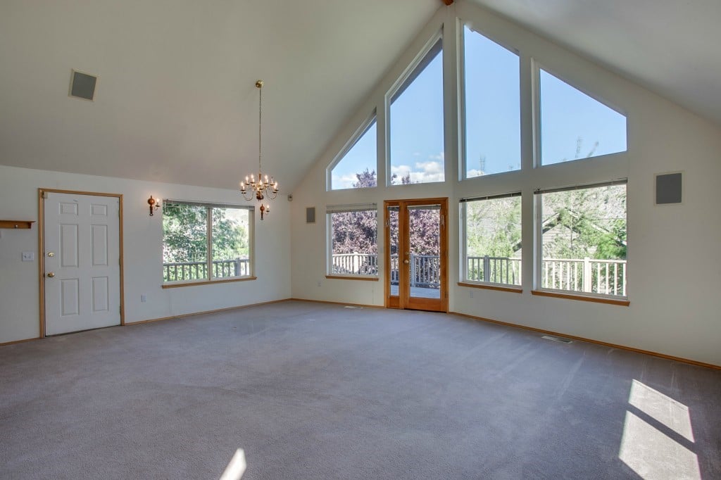 325 W Emerson