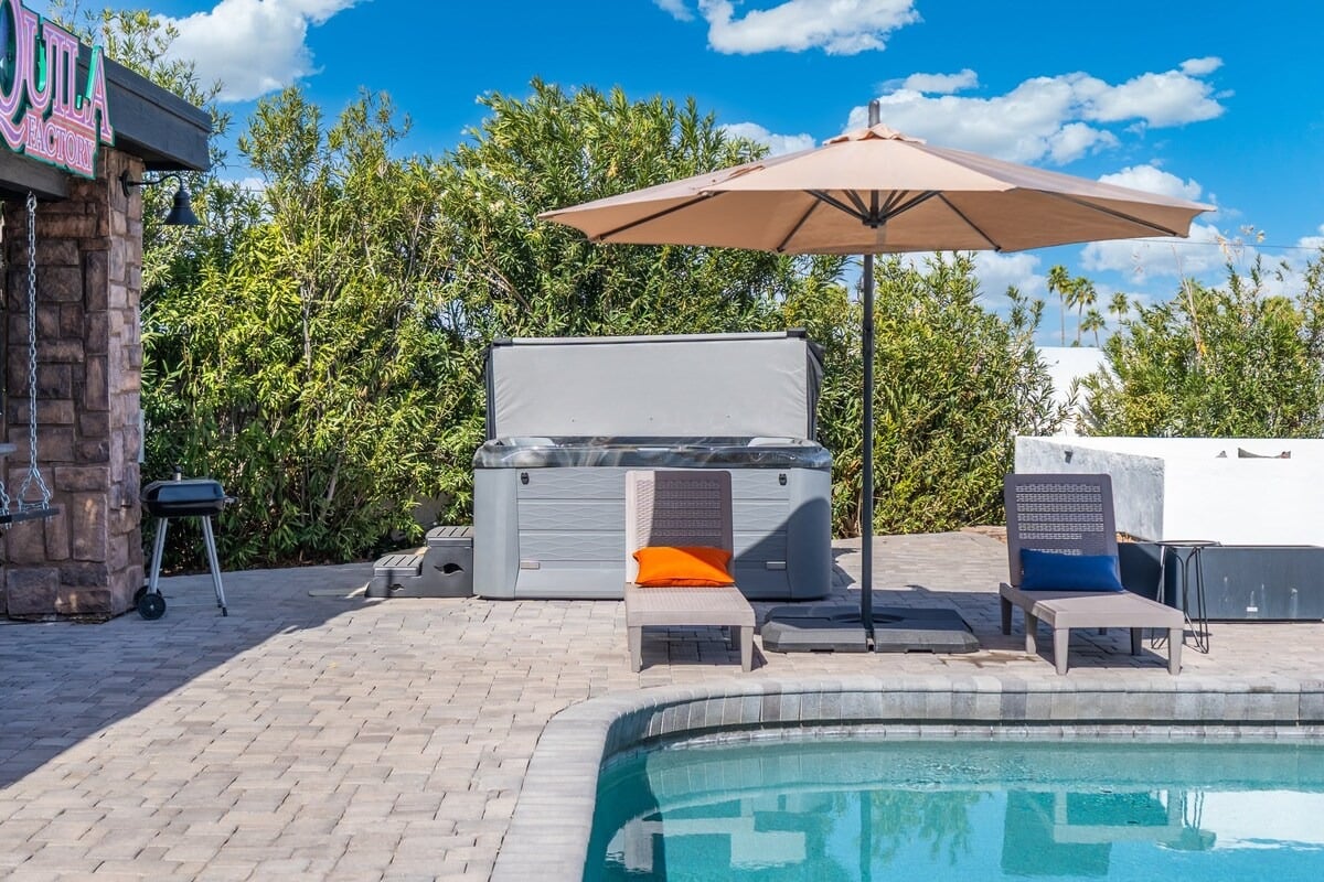 Phoenix Luxury! Pickleball | Free Heated Pool | Hot Tub