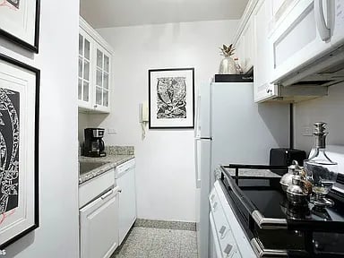 166 E 63rd St APT 12K