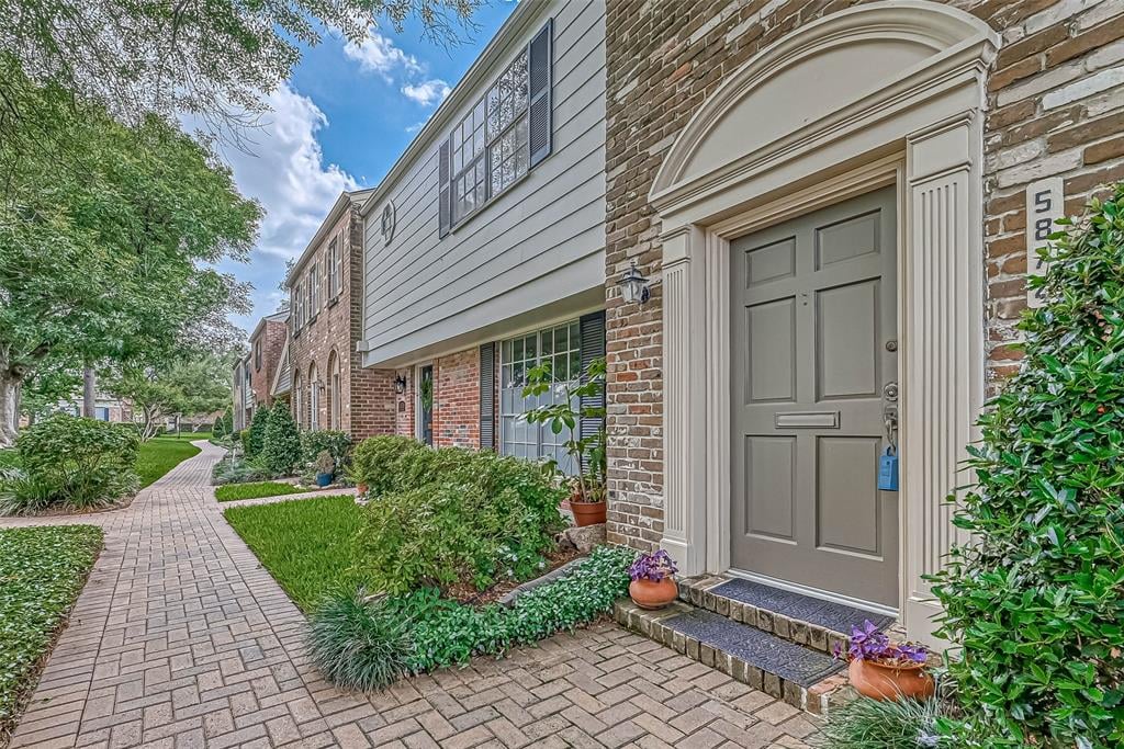 5872 Doliver Dr, #120