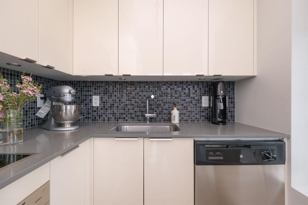 2788 Prince Edward St, #1003