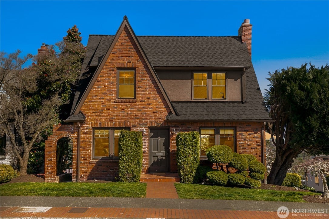 2500 Montavista Place W