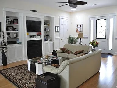 111 S Dogwood Trl