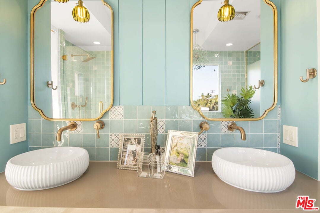 905 Berkeley St, 90403