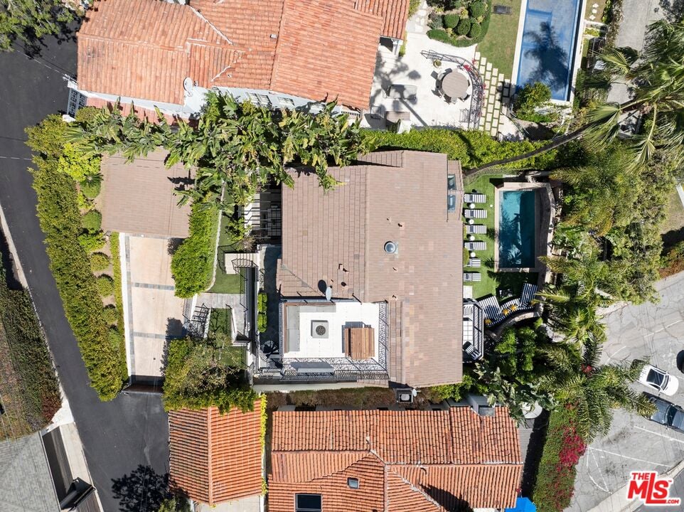 Halo Retreat, N Kings Rd, 90069