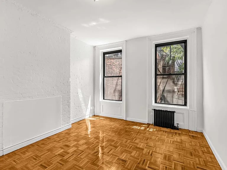 18 Cornelia St Ste 2L