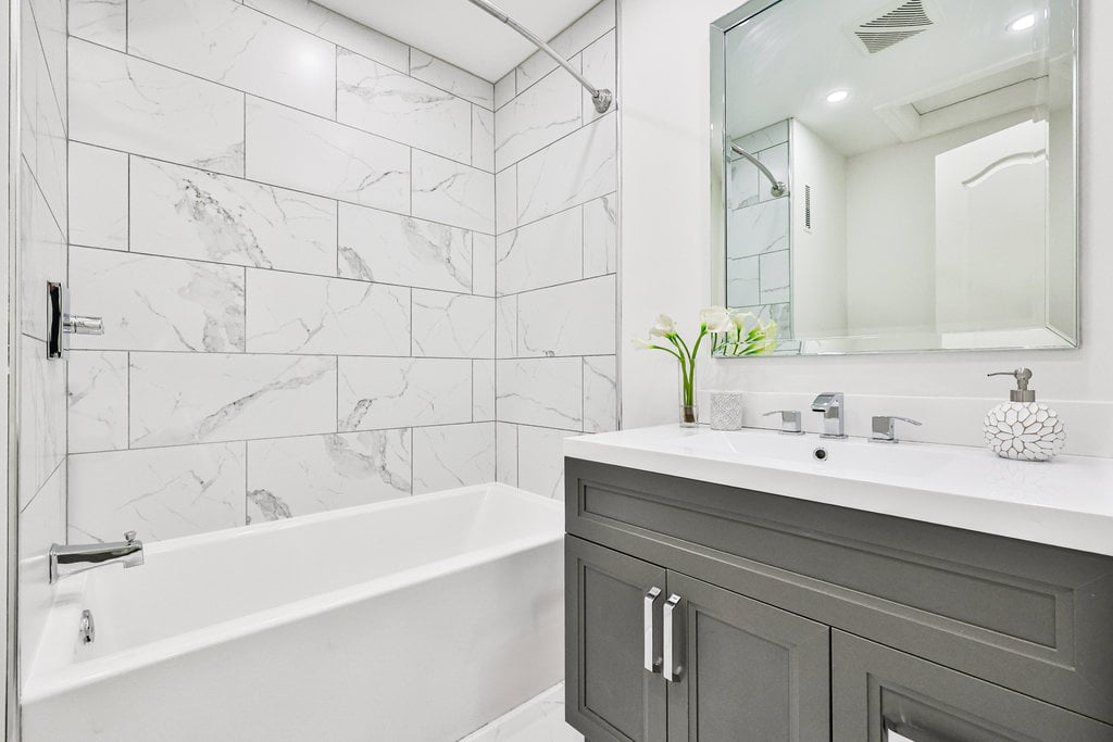 2500 Poplar Cres