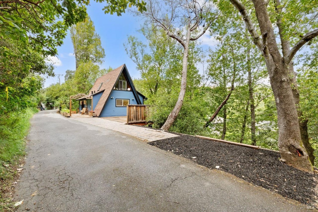 60 Piper Ln