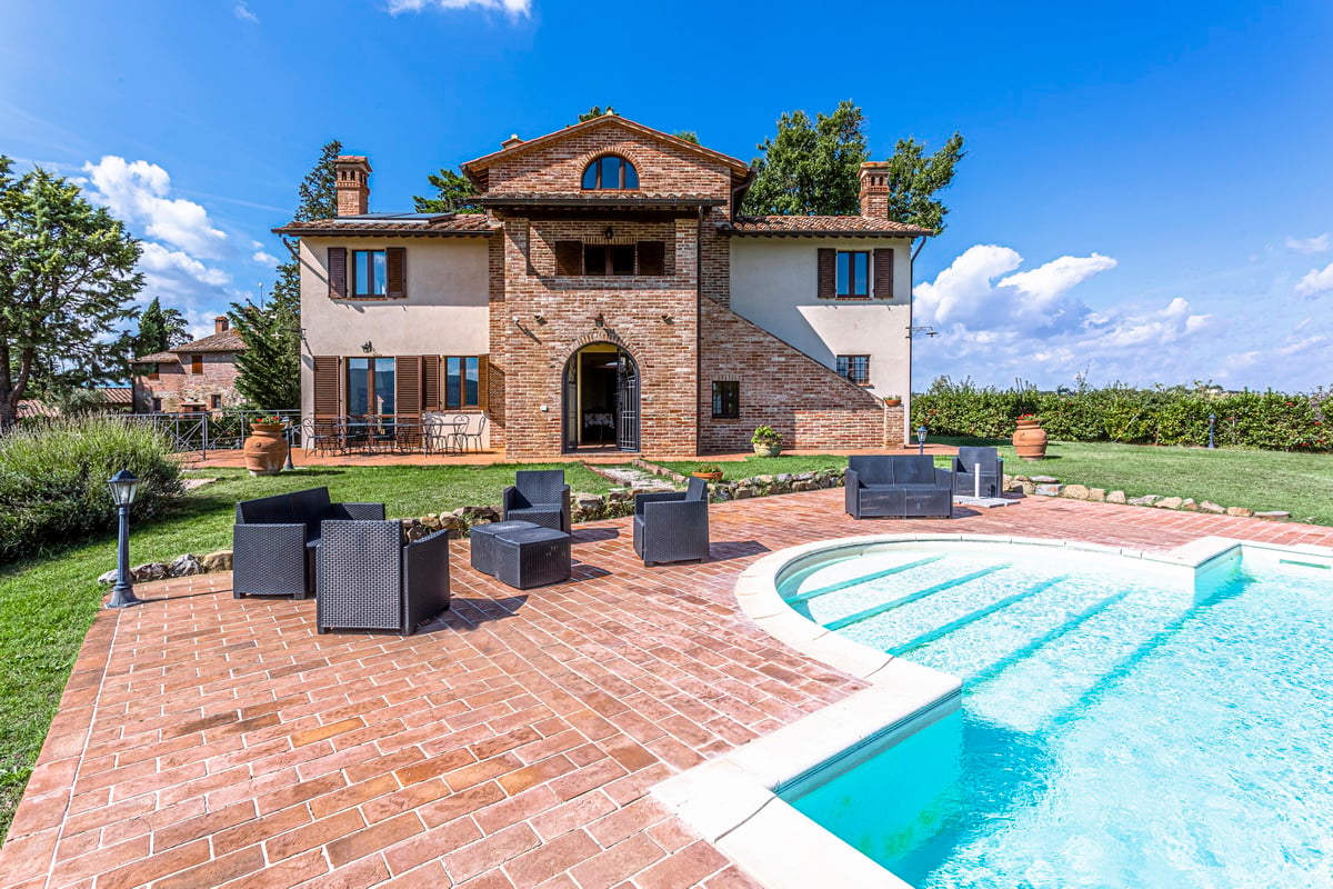 Beautiful Ranch with 2 Pools 