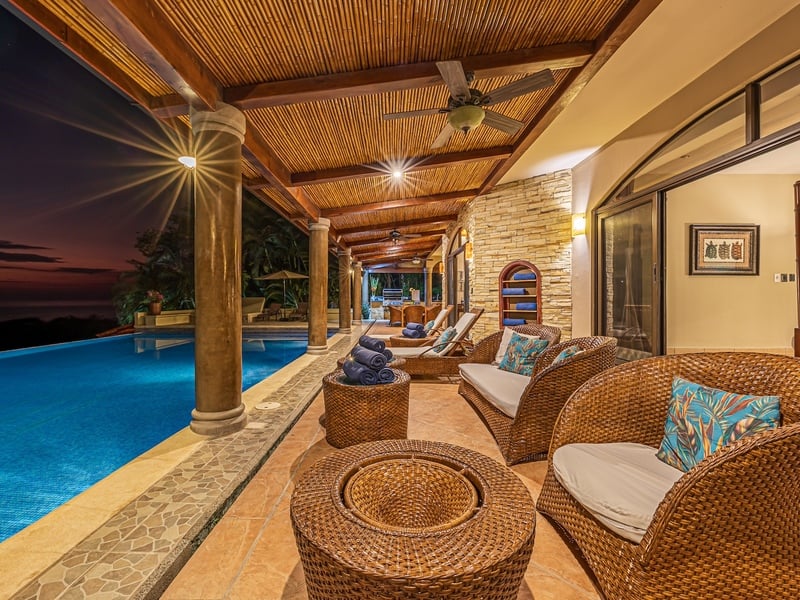 Villa Pacifica: Luxury Oceanview Retreat Steps from the Beach
