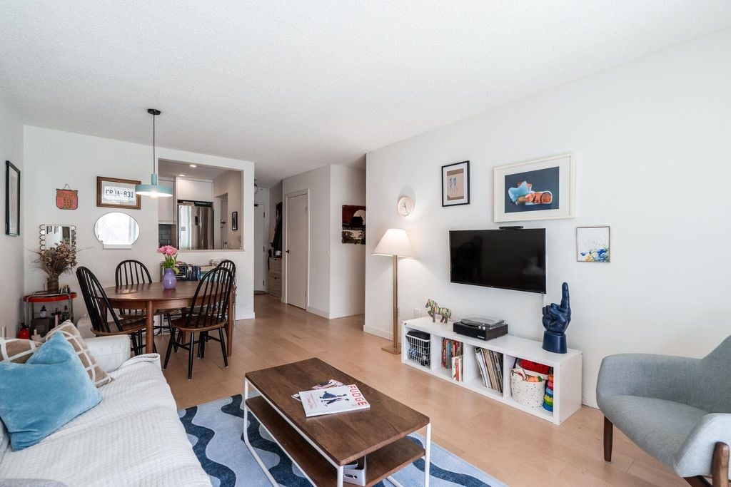 2328 Oxford St, #204