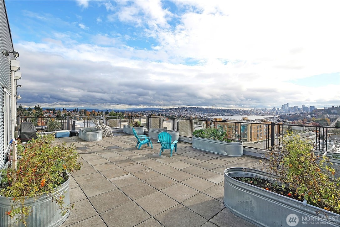 4031 Aurora Avenue N #302