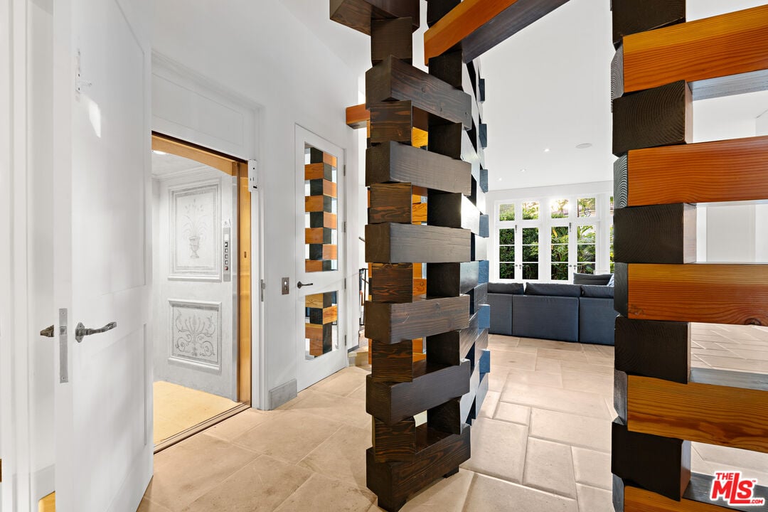 Century Woods Dr, 90067