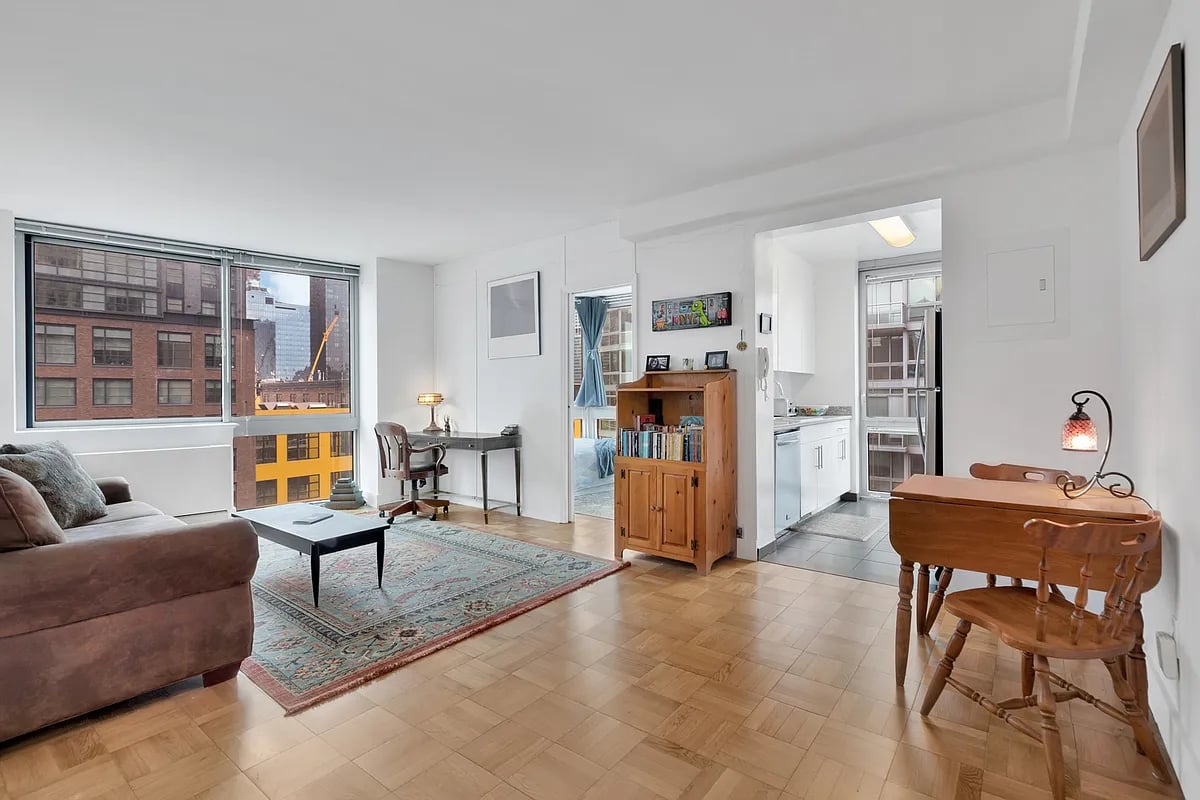 505 W 37th St APT 8J