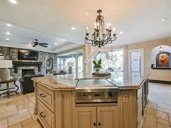 5015 Ossineke Ct