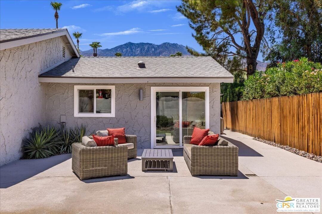 1240 S Beverly Dr