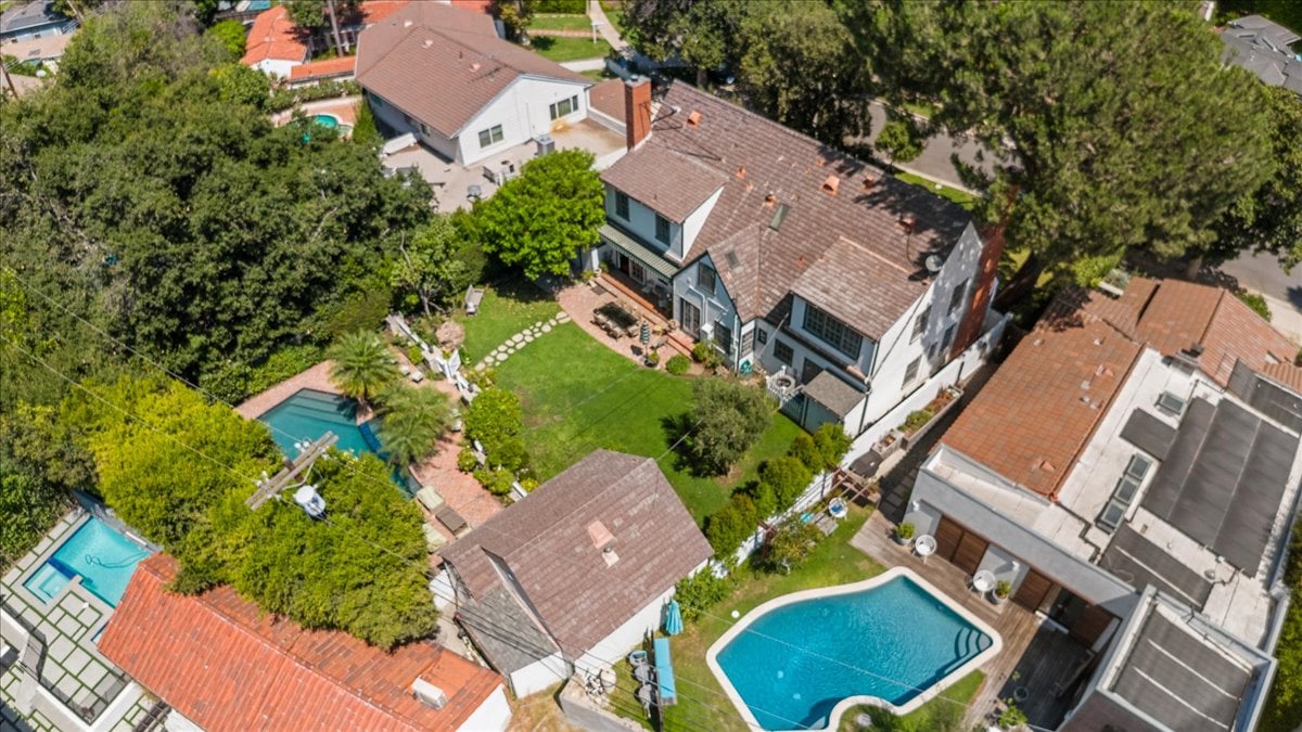 Toluca Lake 5  + 4 Traditional witih Pool & Guest House
