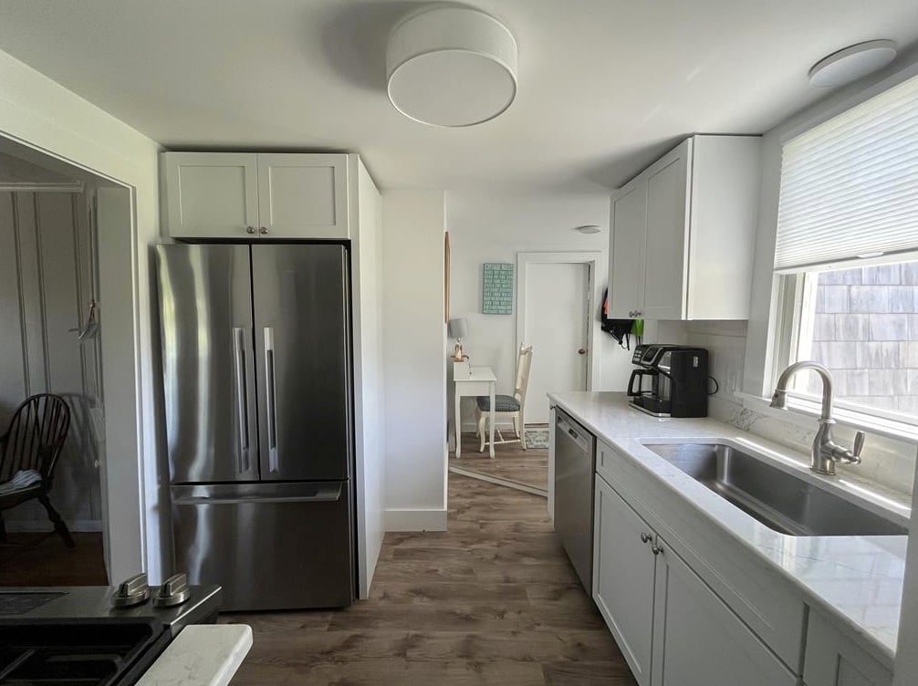 72 Hines Point